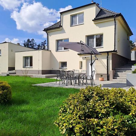 Apartmanovy Dum Se Zahradou V Klidne Casti Prahy Прага Экстерьер фото