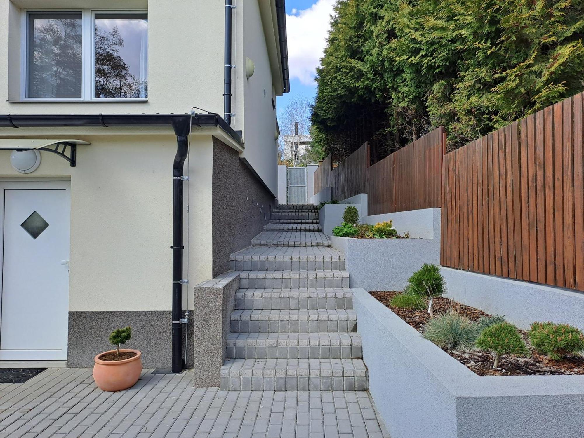 Apartmanovy Dum Se Zahradou V Klidne Casti Prahy Прага Номер фото