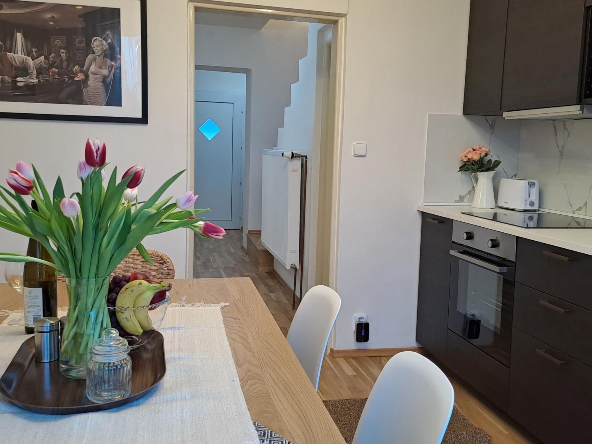 Apartmanovy Dum Se Zahradou V Klidne Casti Prahy Прага Номер фото